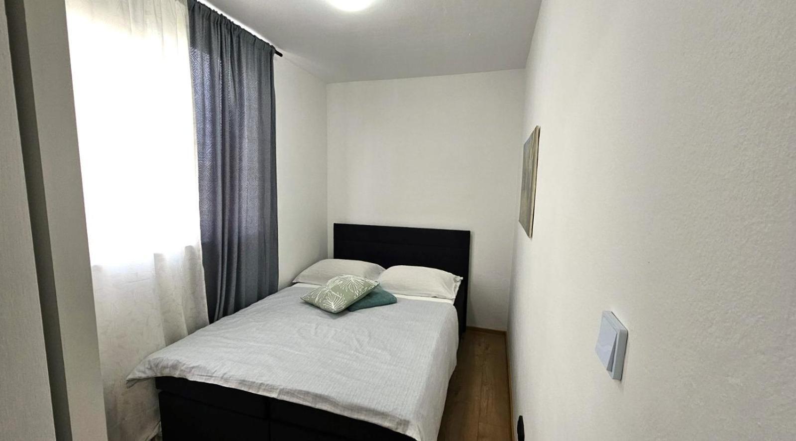 Apartment With Garden In Barbariga Kültér fotó