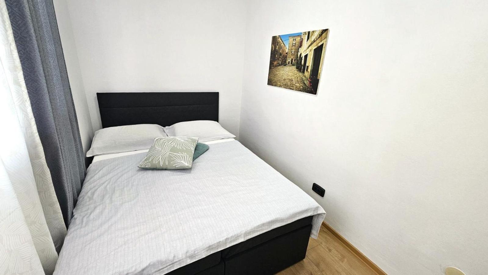 Apartment With Garden In Barbariga Kültér fotó